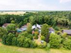Luftaufnahme - Individuelles Architektenhaus mit Wellnessbereich, Innenpool in ruhiger Lage m. parkähnlichem Garten